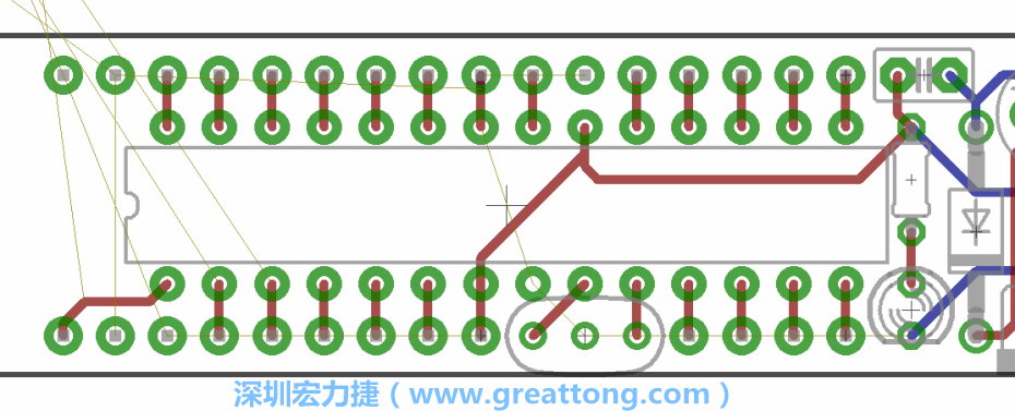 諧振器應擺放在ATmega微控制器的針腳8、9和10旁邊，在共鳴器和微控制器中間的高頻信號線應該要愈短愈好，此外，其它的信號線應該要遠離這個區域且配置在諧振器的下方，這樣做是為了防止不必要的無線電波干擾。