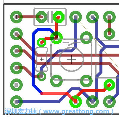 為了要創造一個電路通道，首先要先點擊重置開關的連結點進行布線，在電路板的背面繪制線路直到其它線路前的乾淨區域。